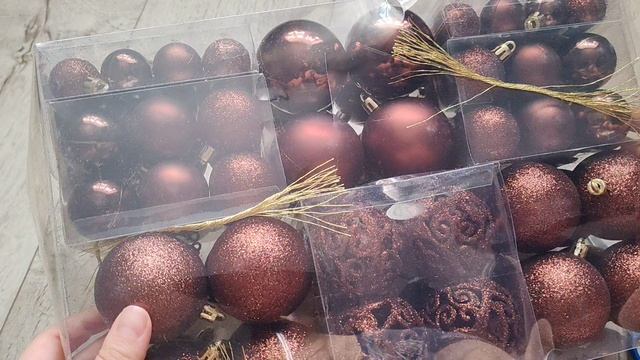 новогодние покупки, скоро новый год, новогодние игрушки на елку, распаковка