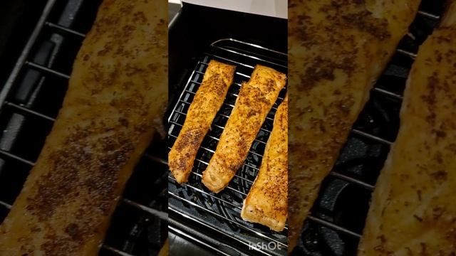 Мой долгожданный аэрогриль.
Стейки из сёмги и нежнейшая картошечка