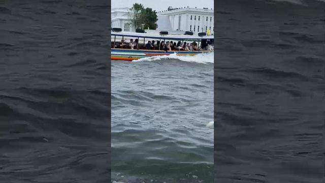 Прогулка на лодке по реке Бангкока  / Часть 1