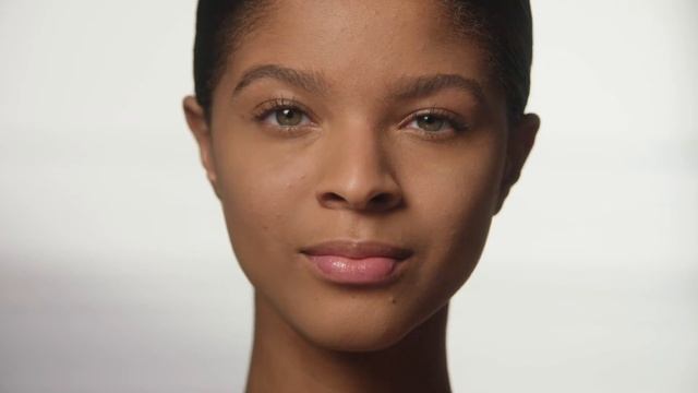 How to Apply Smooth Finish Foundation Powder: Wet & Dry Application | Laura Mercier