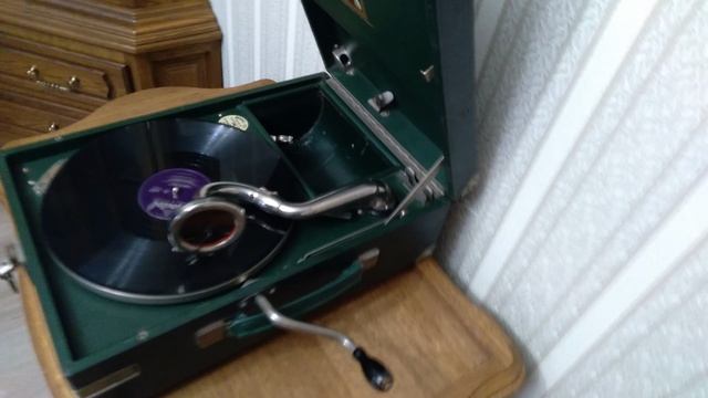 Портативный граммофон His Master's Voice 101, Англия