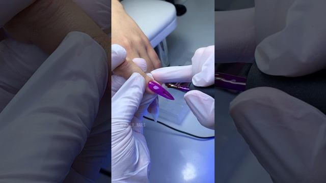 Быстрый и яркий дизайн💅💅 #маникюр #гельлак #наращиваниеногтей