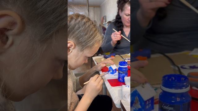 Провела мастер класс для детишек с мамами по созданию новогоднего шара с « зимней сказкой»