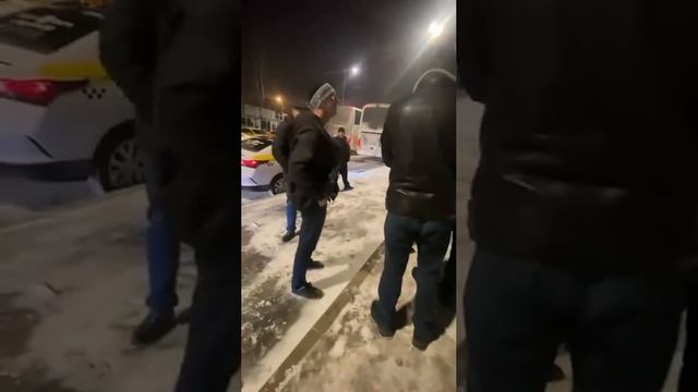 "Бл*, е*аный на*уй, иди на*уй отсюда, го*дон"