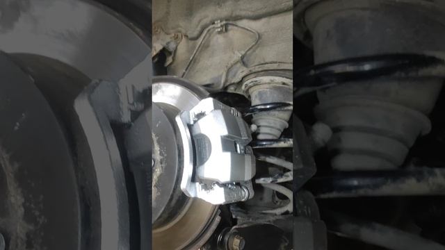 Примерно вот так должен выглядеть подрамник после замены сайлентблоков.