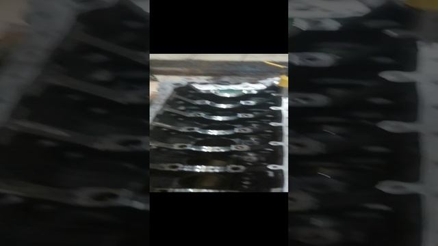 CUMMINS
Двигатель с установки вырабатывания тока - дизель-генератор мощностью под 150 кВт