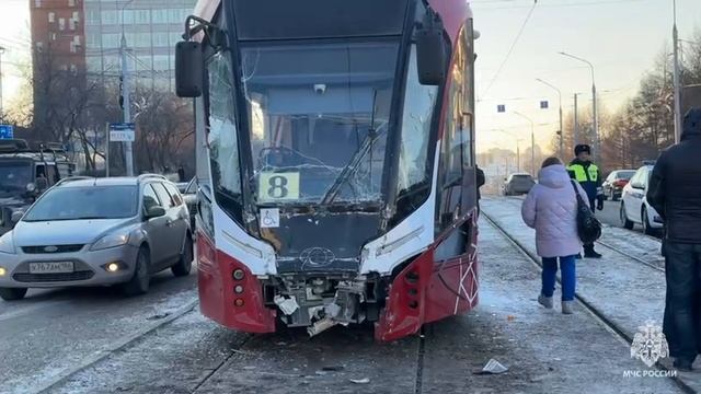 В Перми 2 трамвая столкнулись из-за того, что один из водителей уснул — несколько пассажиров ранены.