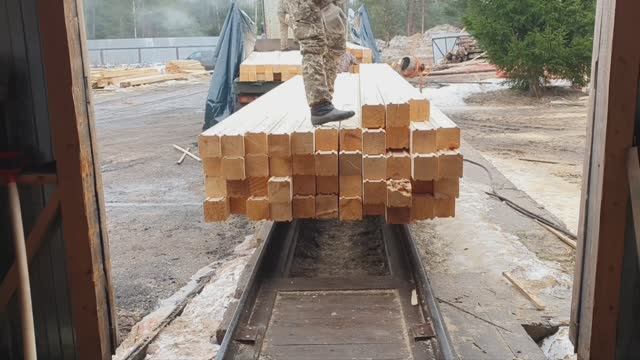 Строительство бань из сухого профилированного бруса на любом этапе - под отделку или под ключ