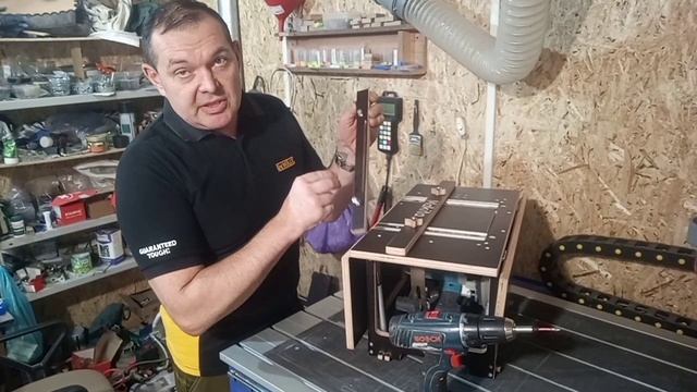 Столик для погружной пилы Makita SP 6000 с креплением на ящик Макита.