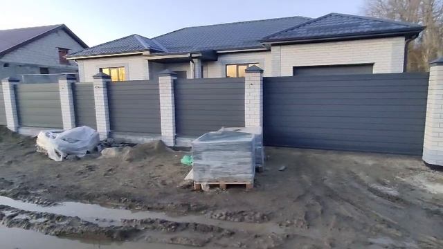 Забор, откатные ворота, калитка из сайдинга.