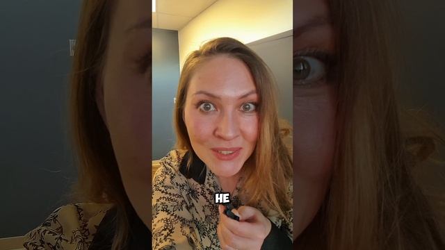 почему у Мальвины голубые волосы?