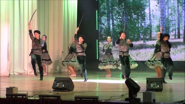 Казачий пляс ко Дню народного  единства   #upskirt#казачий#танец