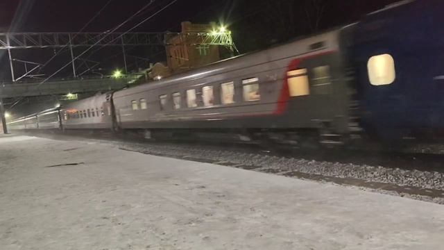 ЭП20 с поездом Санкт Петербург Севастополь