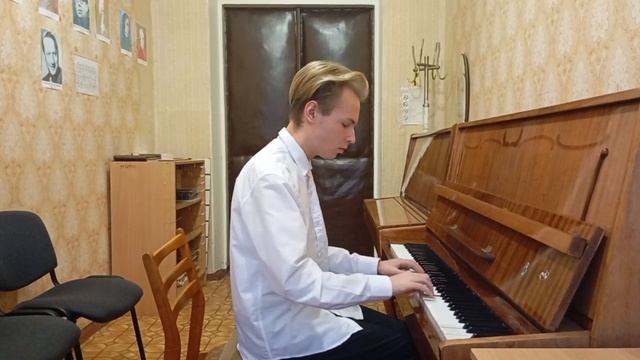 Гринченко Михаил 8 класс
Карл Черни - Этюд 5 из сборника "Избранные фортепианные этюды" часть 2 .mp4