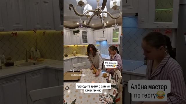 дети глядя на нас учится жить