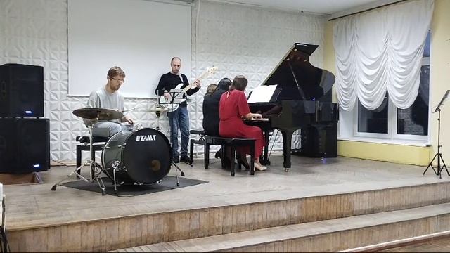 "Puting in the Ritz" (исполняет ансамбль преподавателей)