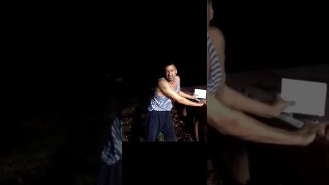 Мусора отпускаю бухова в доску водителя.