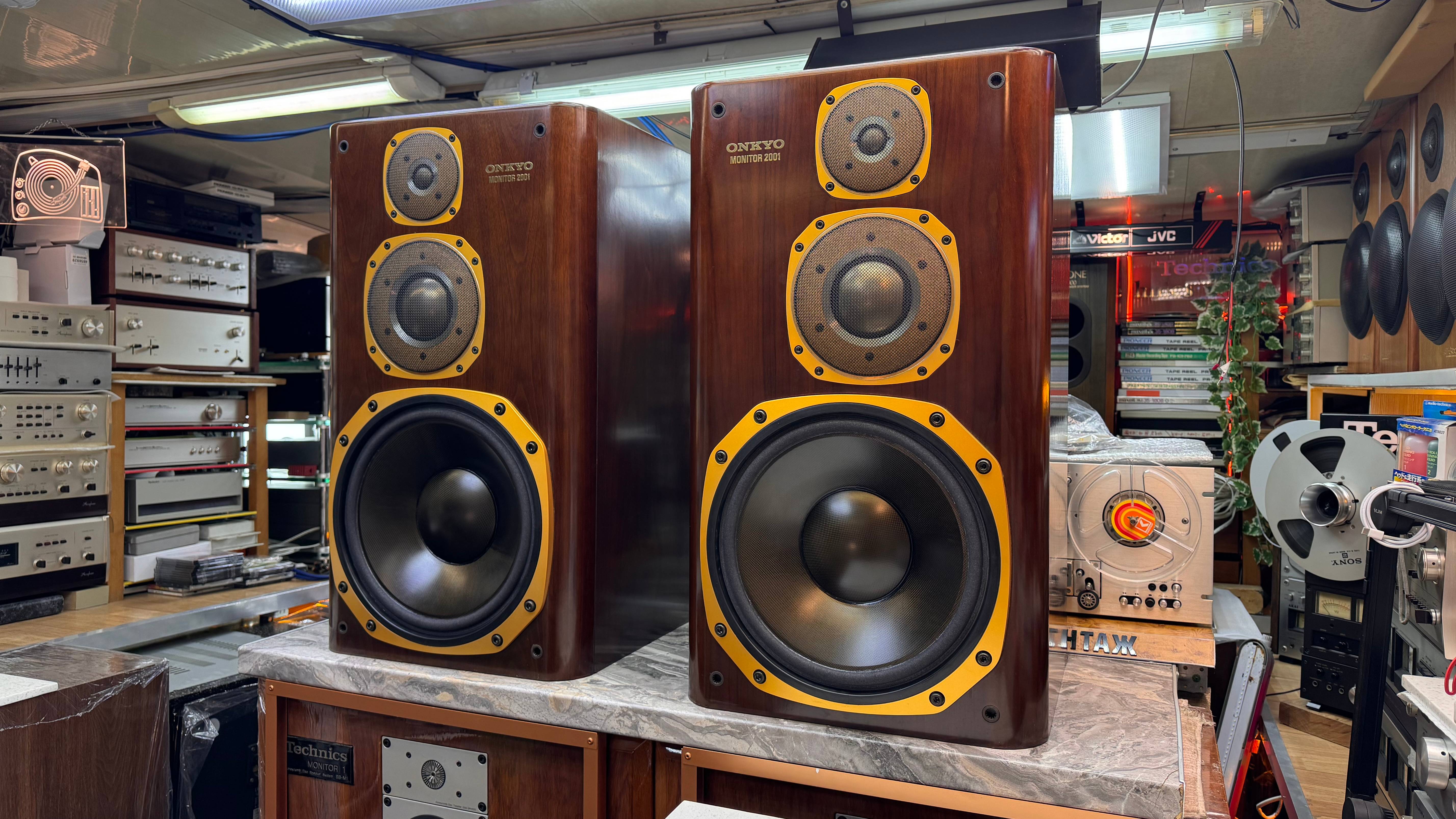 ONKYO MONITOR 2001