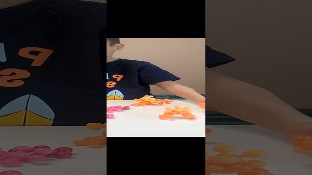 собираем краба из конструктора.mp4