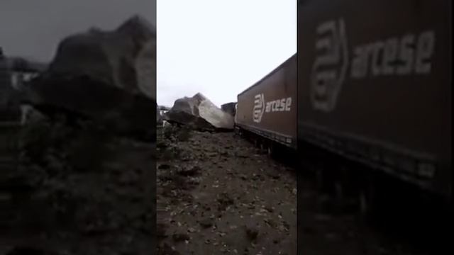 Завалило машины 😲😲😬😬😬