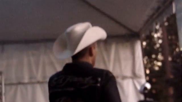 EL WILO VEGA CANTANDO TEMAS RANCHEROS EN LA FIESTA MEXICANA DE OREGON,