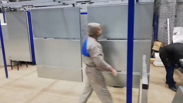 Партия стальных фасадных кассет для сети "Магнит" в фирменных цветах магазина