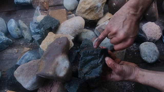 Каменка с прямым нагревом камней нефрит, чугун, жадеит, габбро-диабаз, речной камень