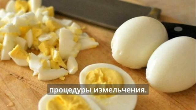 Салат «Дамский каприз» с киви и черносливом