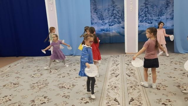 Подвижная игра Снежинка