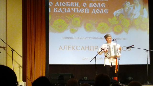 Провожала казака