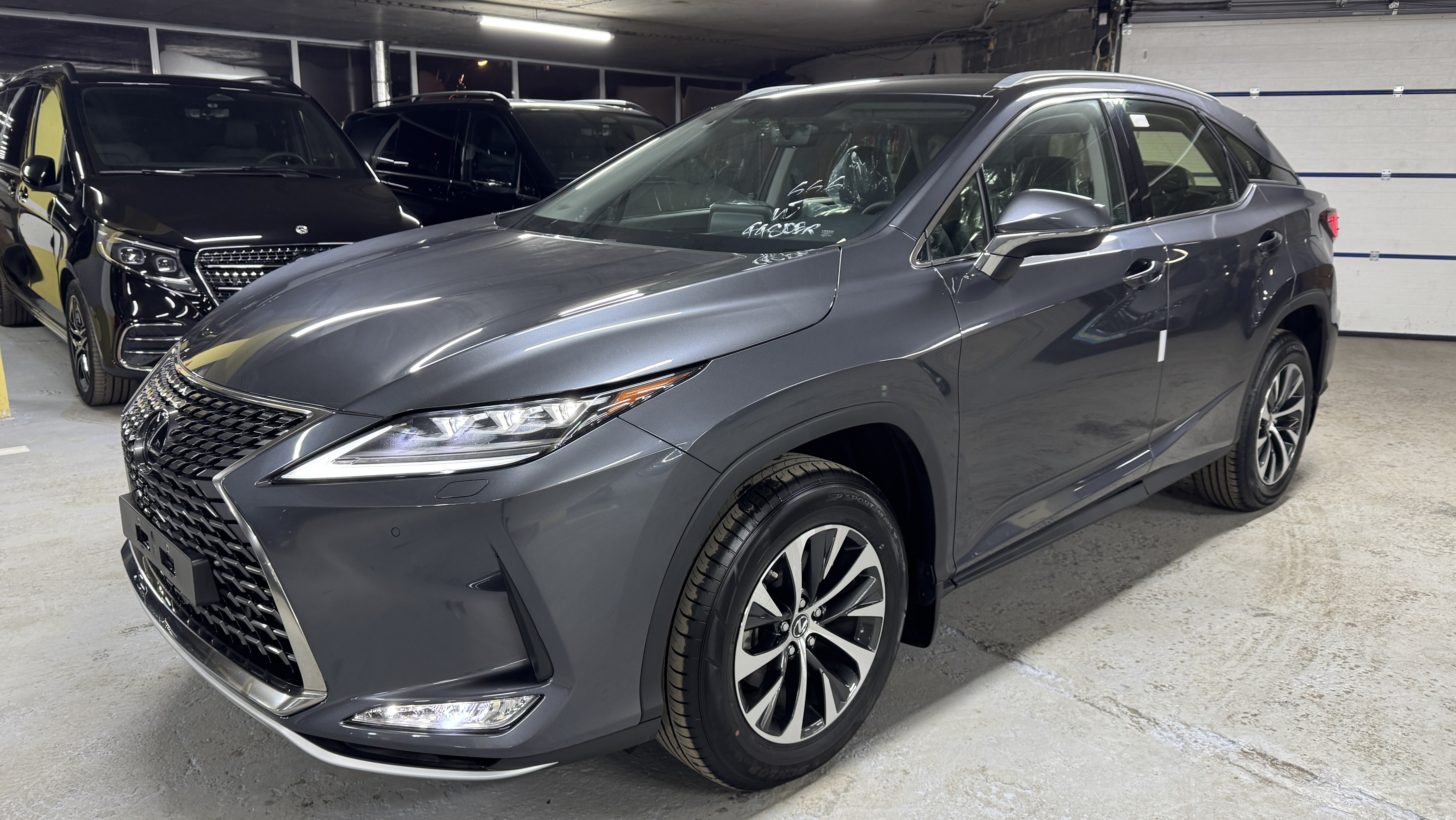 Lexus RX 2022г, 2.0t-238лс, цена 7.500.000 рублей.