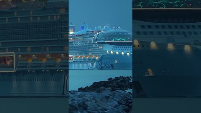 Самый большой в мире круизный лайнер «Icon of the Seas» торжественно входит в порт Майами