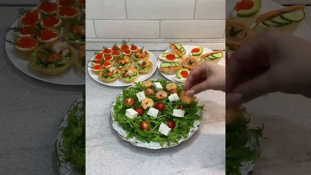 Из простых продуктов можно красиво сделать и подать тарталетки и бутерброды👌