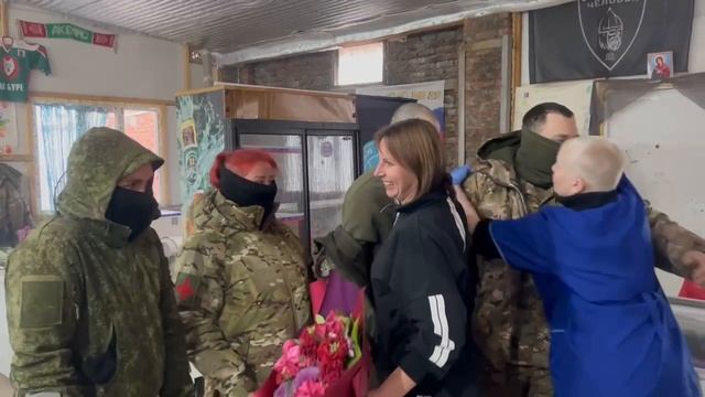 Наши благодарные медики, подарили  девочкам труженицам цветы🌺
Спасибо, это всегда приятно. 🙏🏻🥰