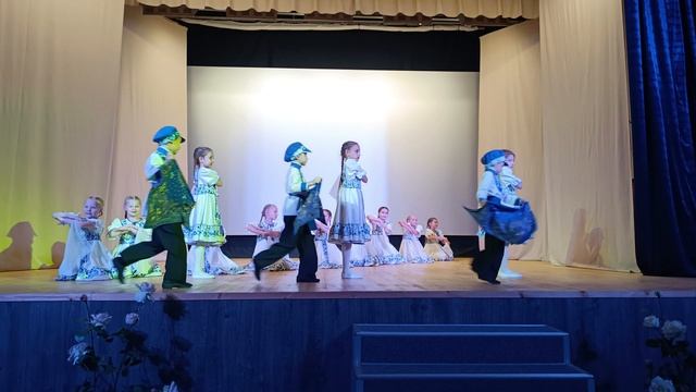 Танец "Платочки"