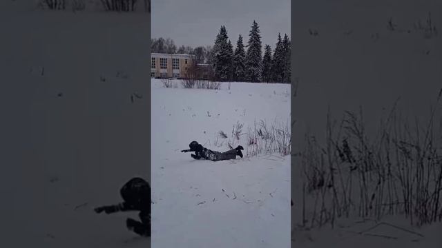 В детстве зимой скатываешься с горки кувырком.#Зима #Горка #Катание