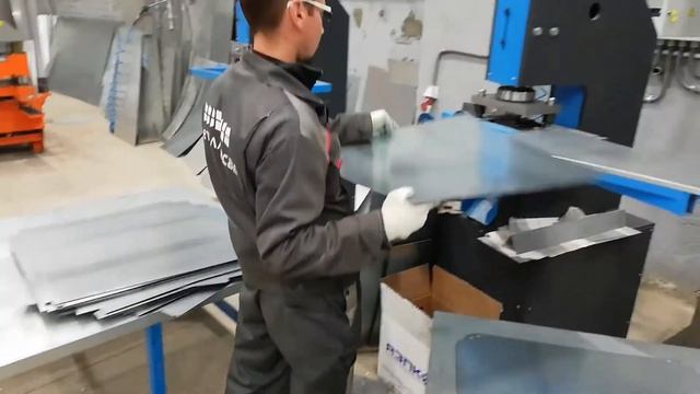 Высечка углов металлокассет | Производство вентилируемых фасадов