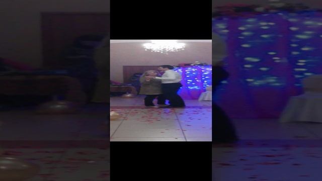 На танец маму