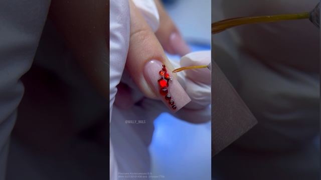 Как я закрепляю стразы💅💅 #маникюр #гельлак #чтразы #мастеркласс