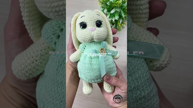 Зайка амигруруми в платье