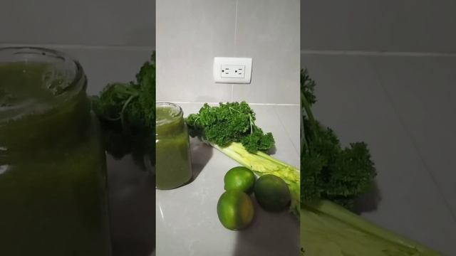 jugo verde para limpiar nuestro hígado y desintoxicar el cuerpo y bajar de peso