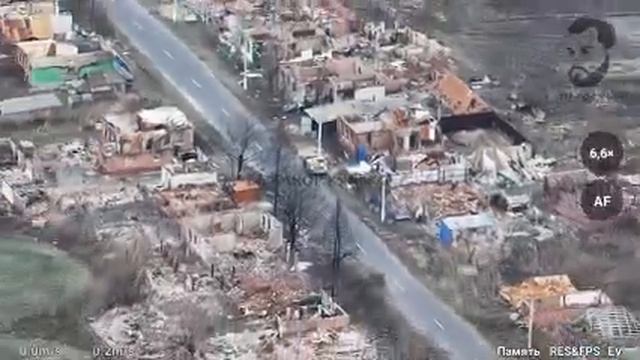 Кадры побитой всушной техники в Плёхово Курской области. Наши войска там неплохо продвинулись.