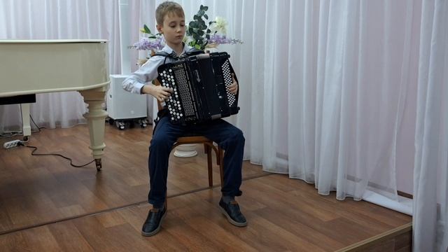 Павел Мурашов , 9 лет, баян. 

Р.н.п. "Как пошли наши подружки.