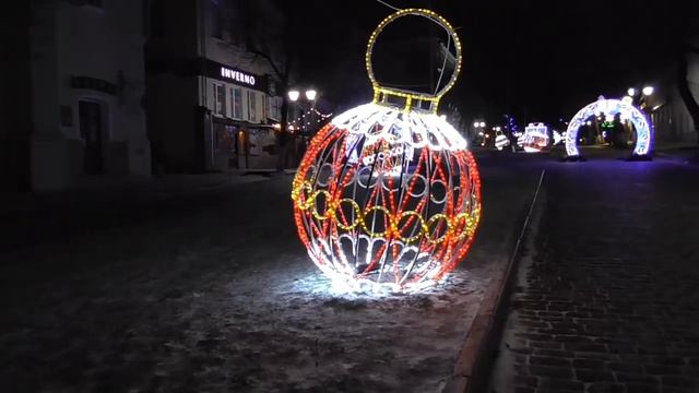 Вечерняя прогулка по городу под новый год