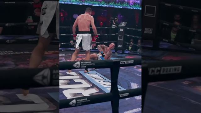 Чемпион RCC уверенно одолел  тяжеловеса на турнире в Екатеринбурге