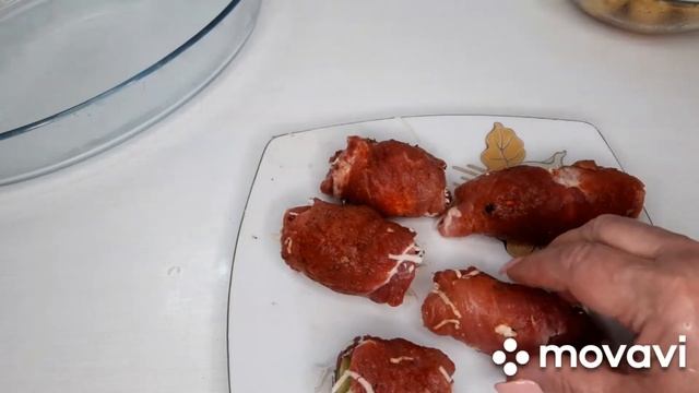 МЯСНЫЕ РУЛЕТИКИ С ОГУРЧИКОМ И МОЛОДОЙ КАРТОШЕЧКОЙ.