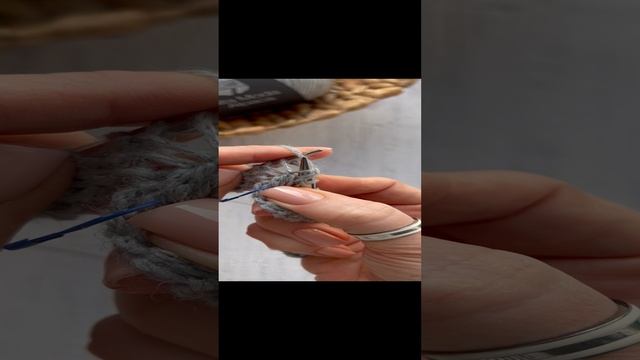 Провязывание двойной петли в изнаночном ряду