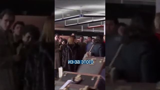 Заняла ВЕСЬ БАГАЖ САМОЛЁТА для своих вещей