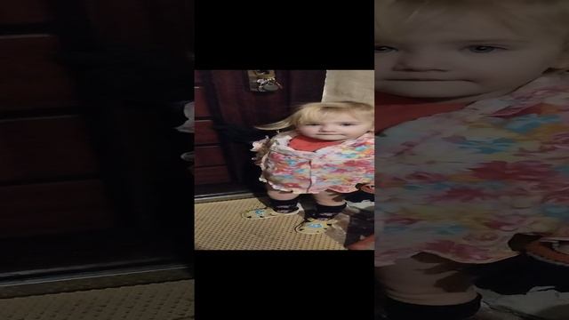Дочка в 2 года 1 месяц 6 декабря 2024 года сама оделась и собралась в магазин за конфетами ))))