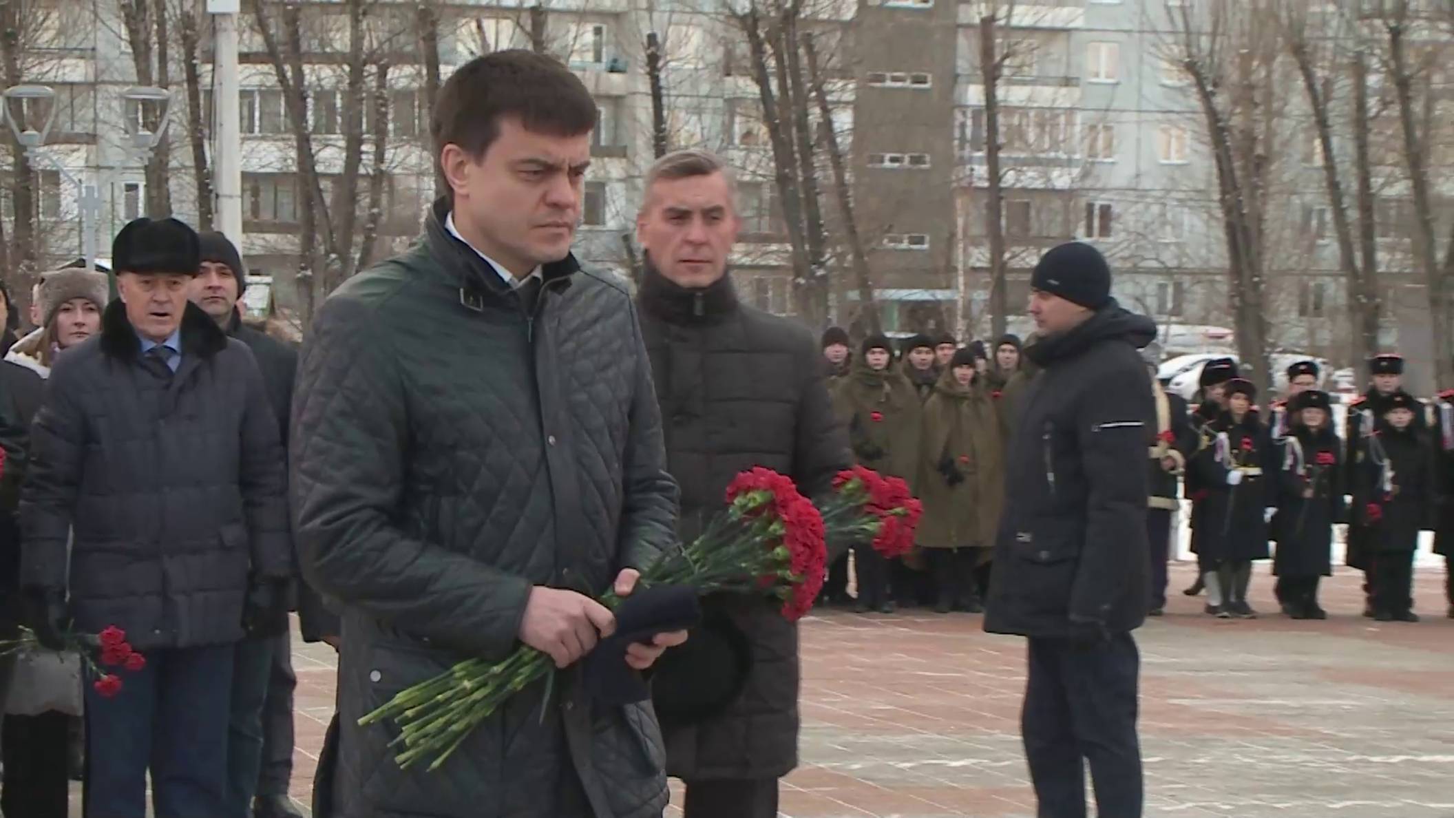МИХАИЛ КОТЮКОВ ВОЗЛОЖИЛ ЦВЕТЫ К ПАМЯТНИКУ ГЕРОЯМ ВОВ
